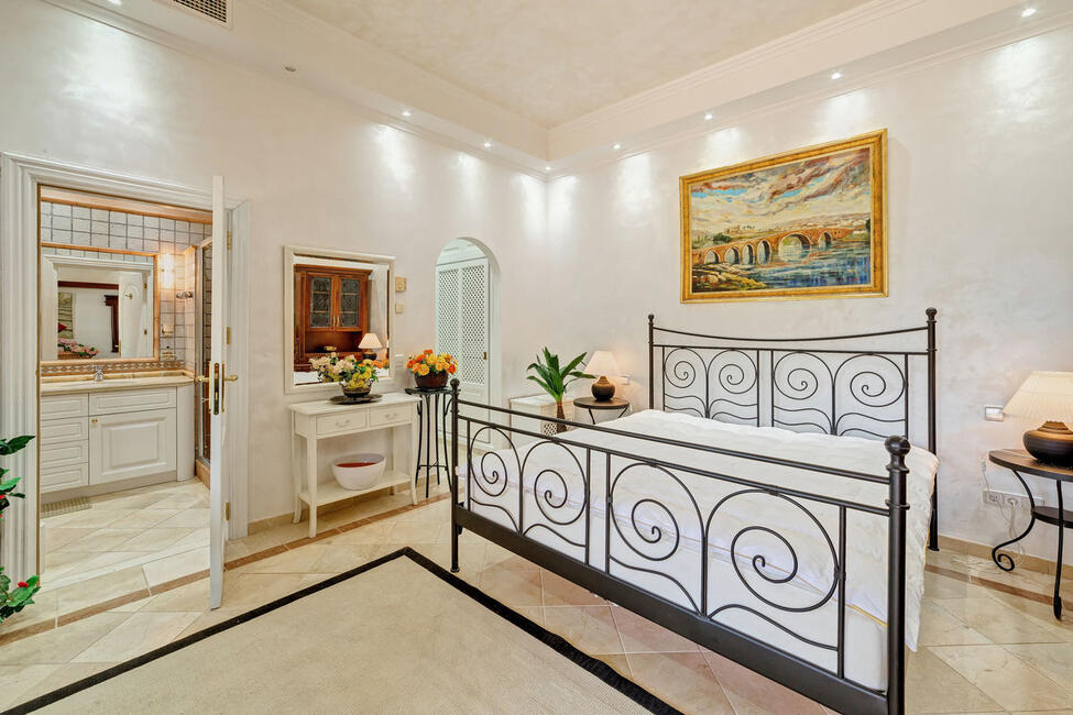 Luxuriöse Villa mit Pool und spektakulärem Meerblick in Puerto Andratx