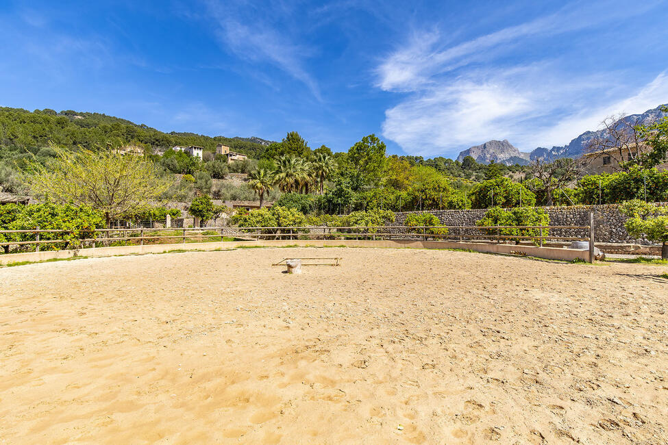 Charming finca with guest house and mountain views near Sóller