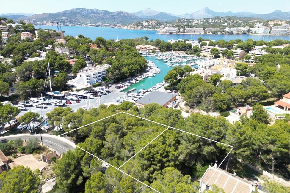 Attractive Plot with views of the harbor in Santa Ponsa