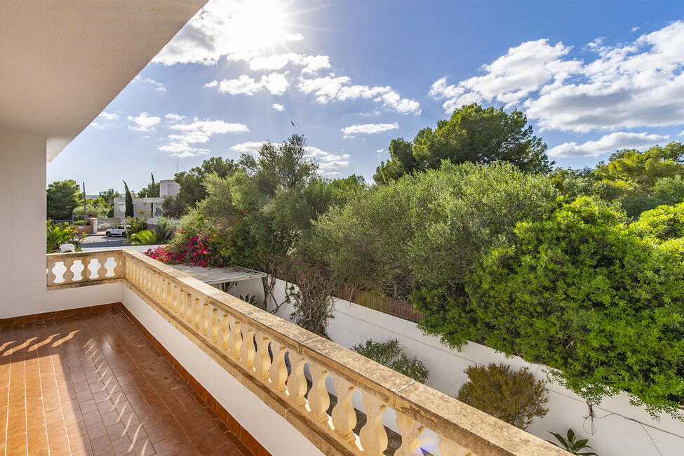 Mediterrane, renovierungsbedürftige Villa mit Pool, in Strandnähe in Palmanova