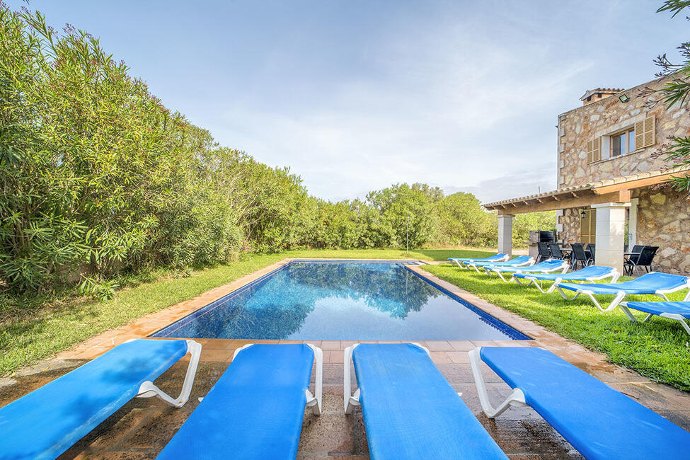 Finca de piedra natural con piscina y licencia de alquiler vacacional en Felanitx