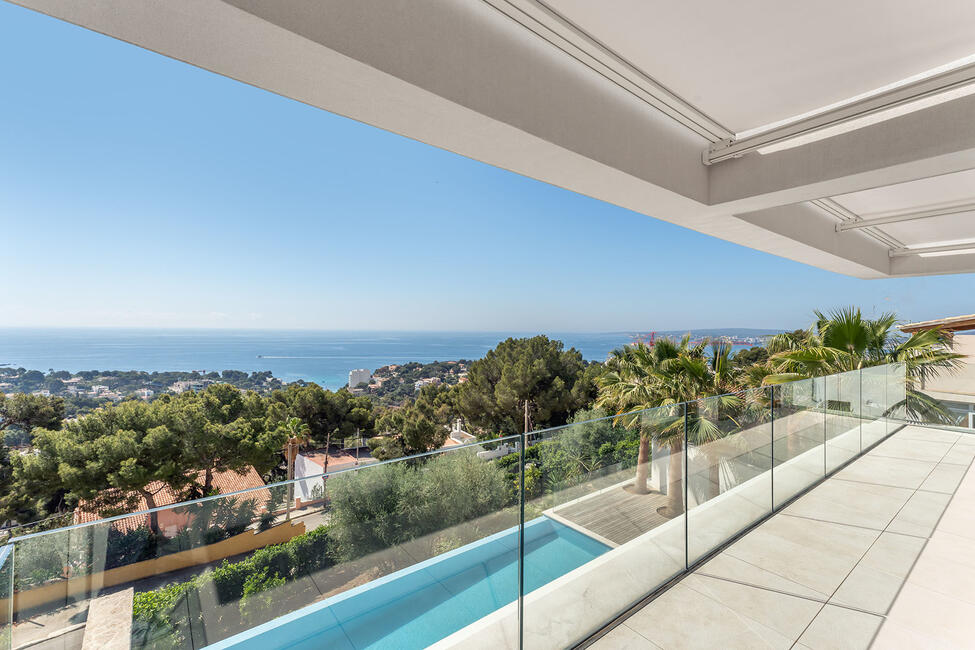 Moderna villa de nueva construcción con piscina e impresionantes vistas al mar en Portals Nous