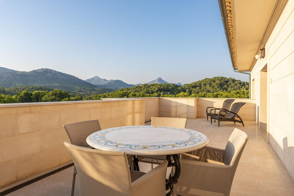 Luxuriöse Villa mit Pool, Meer- und Bergblick, in Strandnähe in Paguera