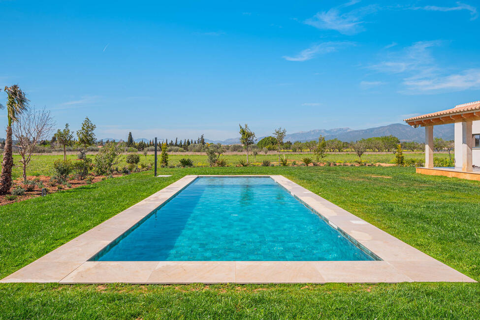 Exclusiva finca de nueva construcción con vistas y piscina en Santa Maria del Cami