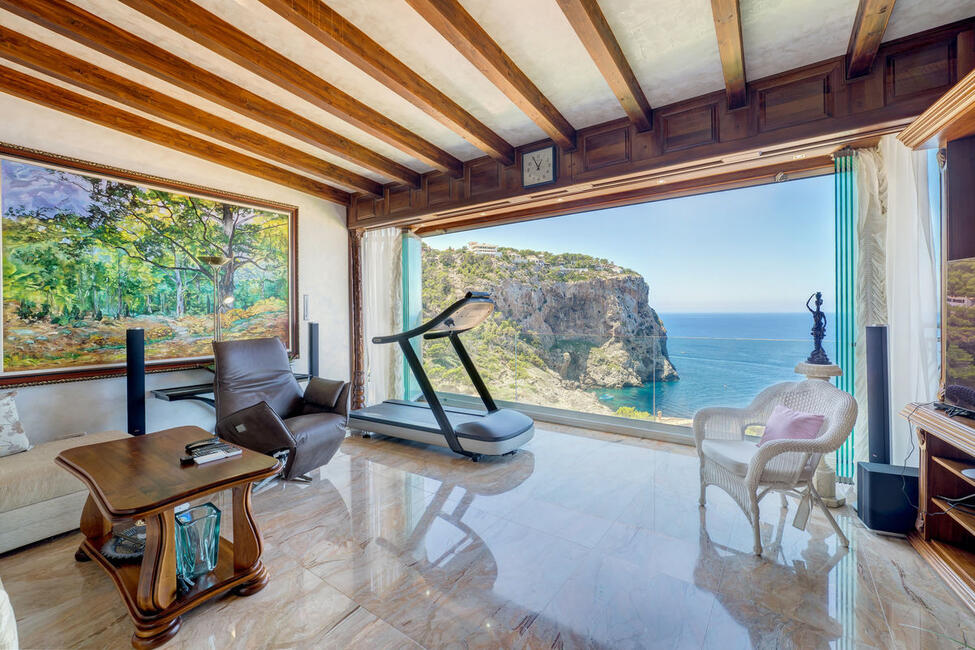 Luxuriöse Villa mit Pool und spektakulärem Meerblick in Puerto Andratx