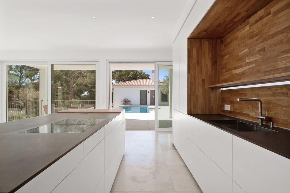 Hübsche Neubau-Villa mit Pool und Teilmeerblick in Sol de Mallorca