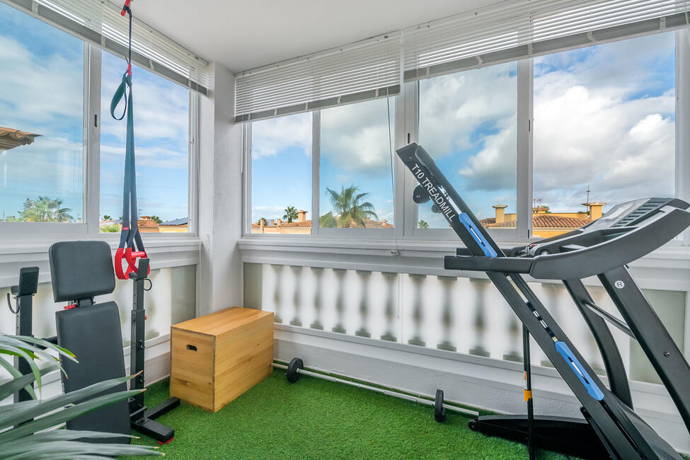 Gepflegte Doppelhaushälfte mit Pool und Dachterrasse in Puig de Ros