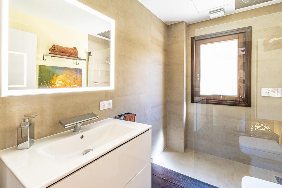 Sonnige und energiesparende Familienvilla mit Pool und Garage in Calvia