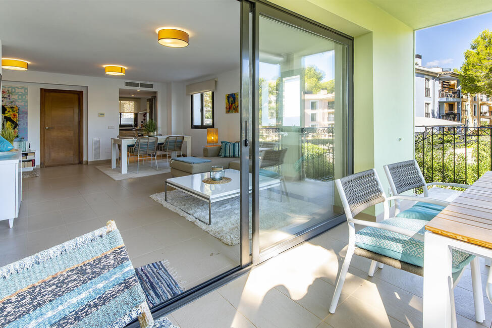 Elegantes Erdgeschoss-Apartment mit Privatgarten in Camp de Mar