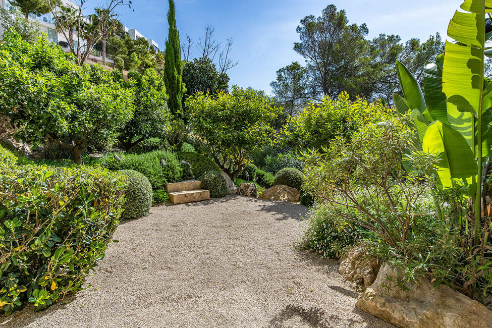 Luxuriöse und lichtdurchflutete Villa in Costa d’en Blanes
