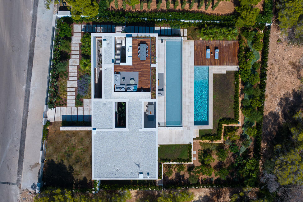 Top Neubau Luxus-Villa mit Pool und Teil-Meerblick in Cala Vinyes