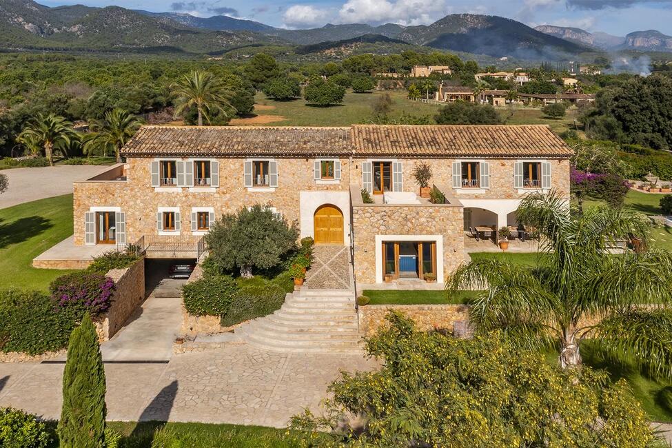 Spectacular finca with pool and stunning mountain views in Santa Maria