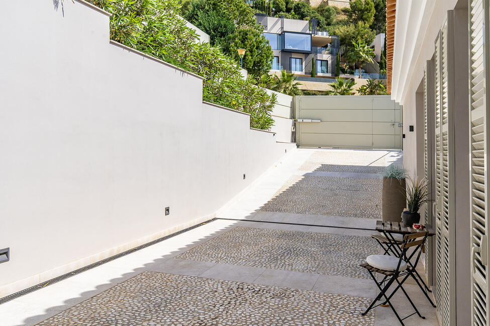 Luxuriöse und lichtdurchflutete Villa in Costa d’en Blanes