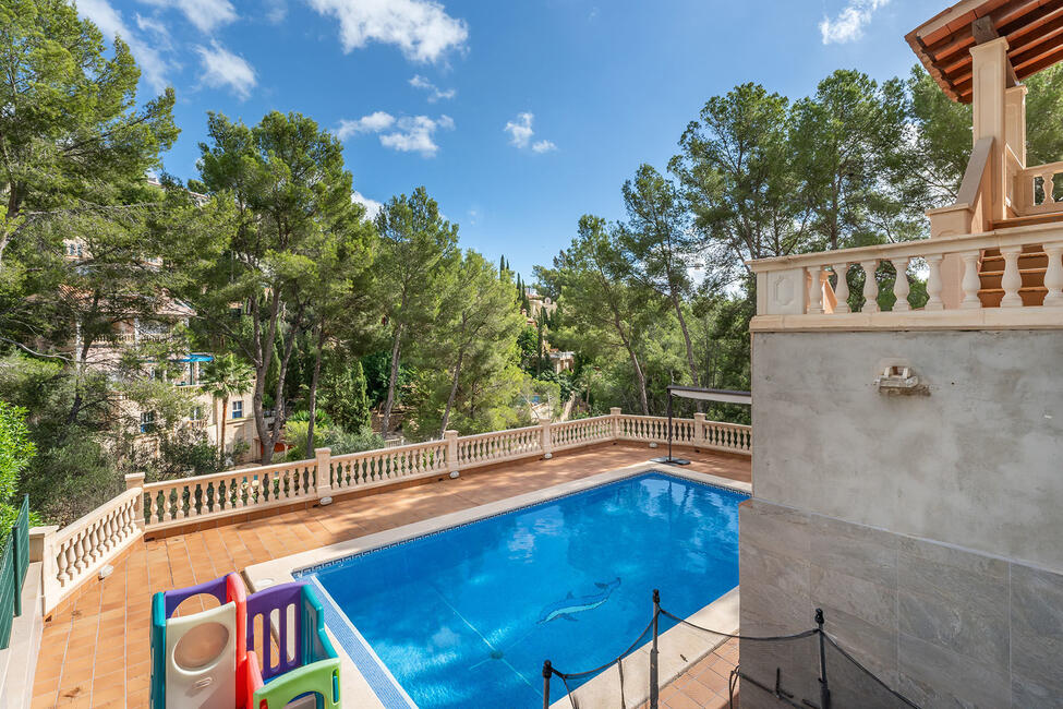 Mediterranean villa in need of renovation with pool in Costa den Blanes