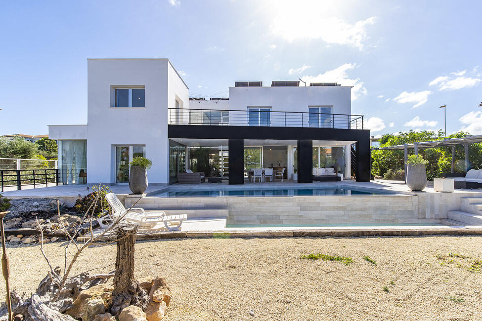 Moderne Villa mit Pool und Ferienvermietungslizenz in Sa Torre