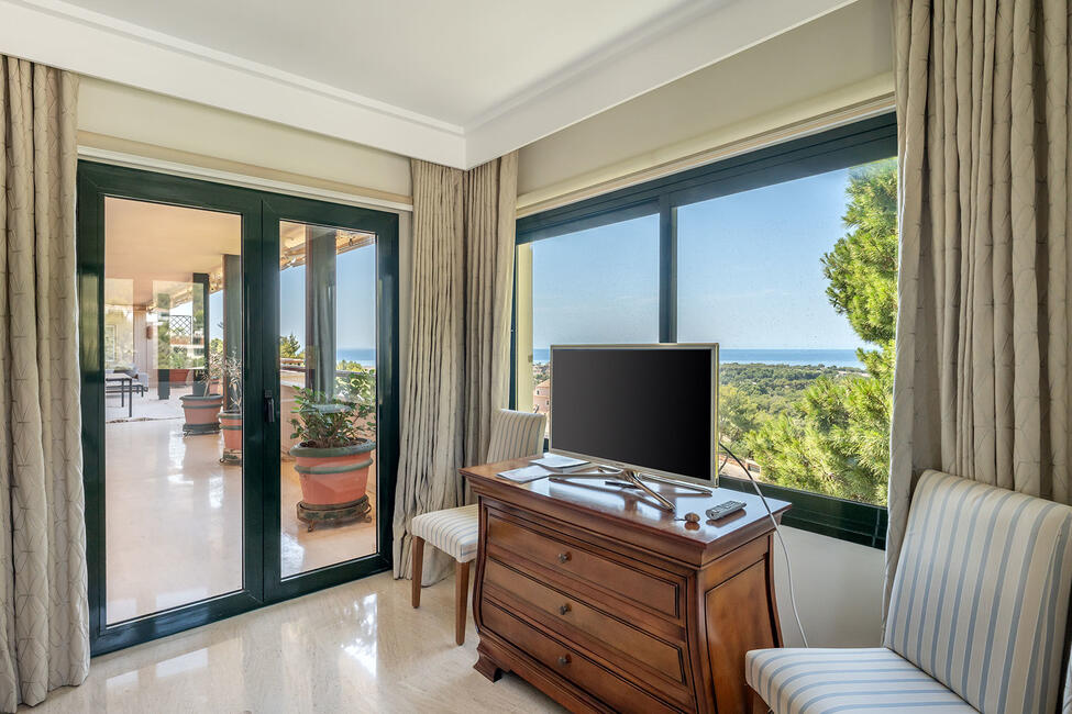 Geräumiges Penthouse mit Meerblick in einer exklusiven Wohnanlage in Bendinat