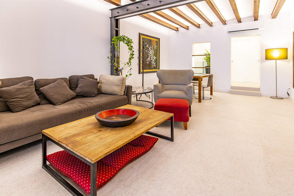 Top-renoviertes Duplex-Apartment mit Innenhof in Santa Catalina