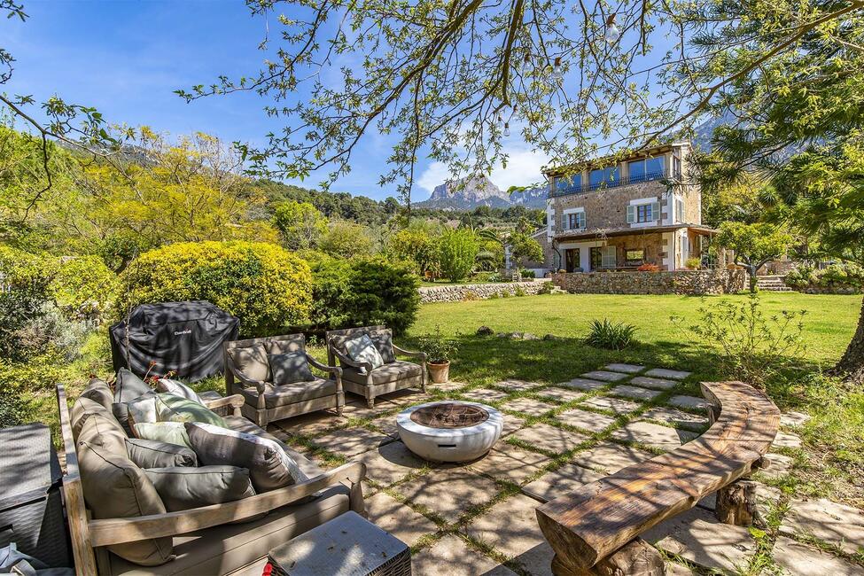 Charming finca with guest house and mountain views near Sóller