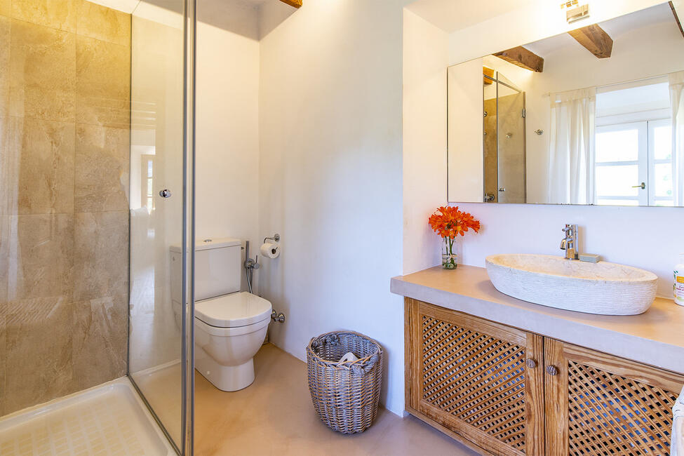Charming finca with guest house and mountain views near Sóller