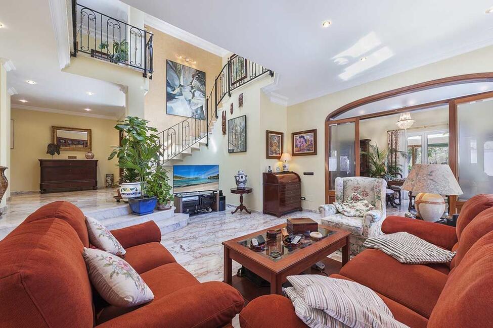 Grosse Villa mit Pool in ruhiger Lage in Cas Catala