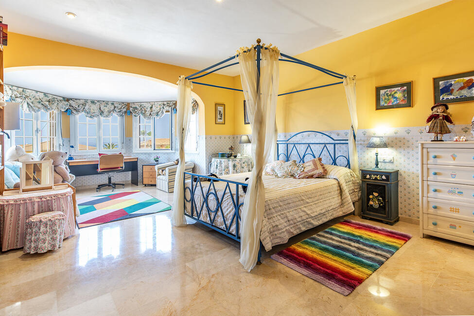 Grossartige Villa mit Meerblick, Pool und Ferienlizenz in Sa Torre