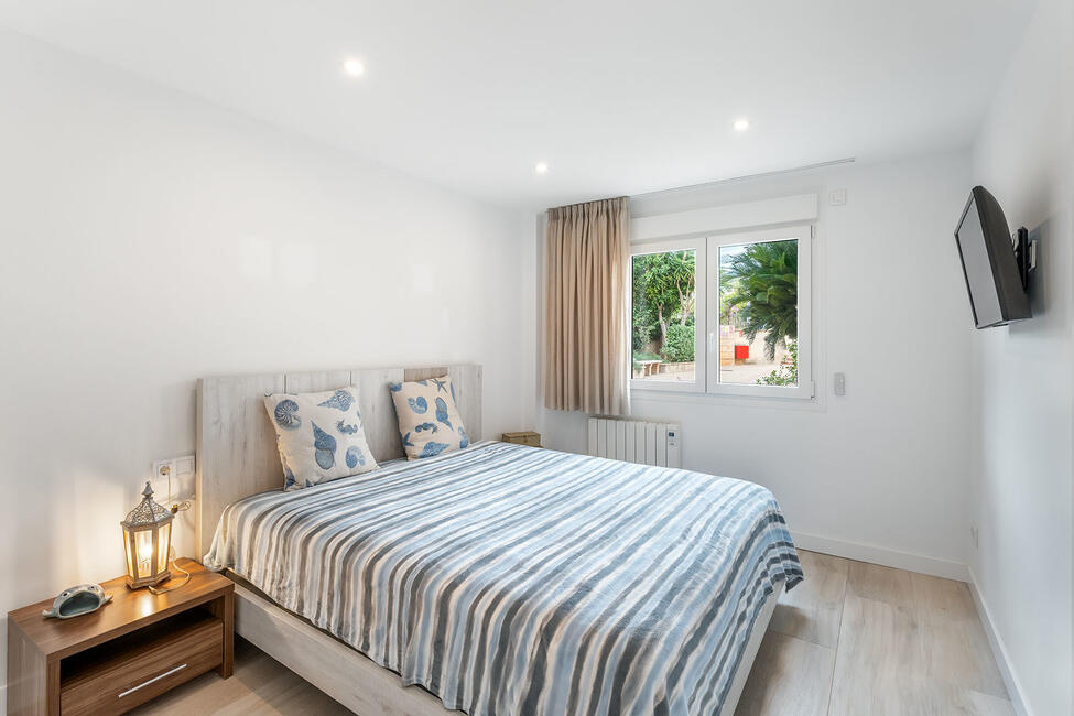 Renoviertes Erdgeschoss-Apartment mit Teilmeerblick in Portals Nous