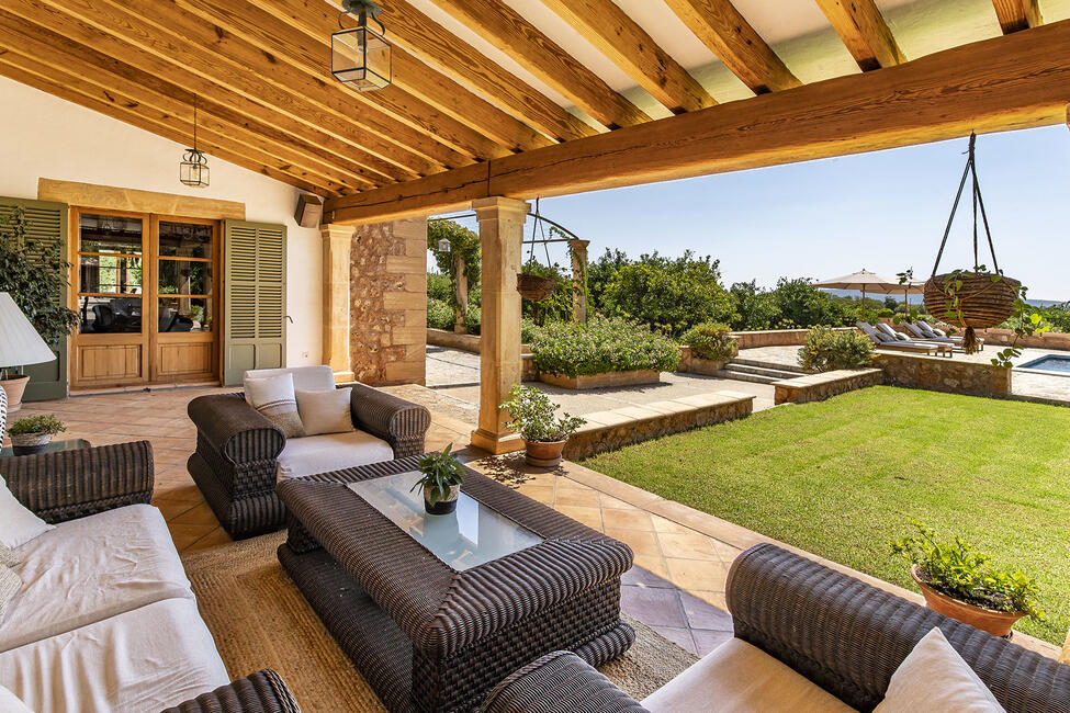 Exclusiva finca rústica con piscina y magníficas vistas a la montaña en Santa María