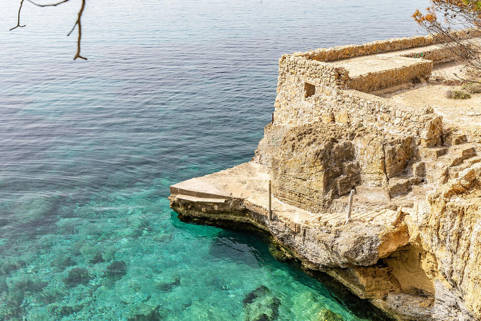 Impresionante villa en 1ª línea de mar y acceso privado al mar en Cala Fornells