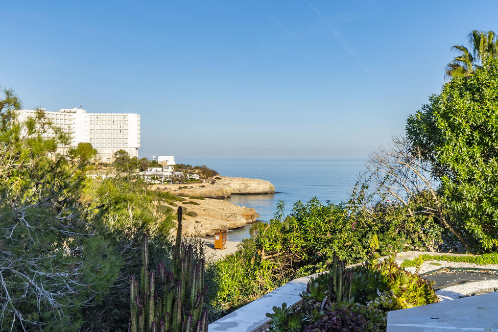 Meerblick Villa mit Pool und direkten Strandzugang in Cala Murada