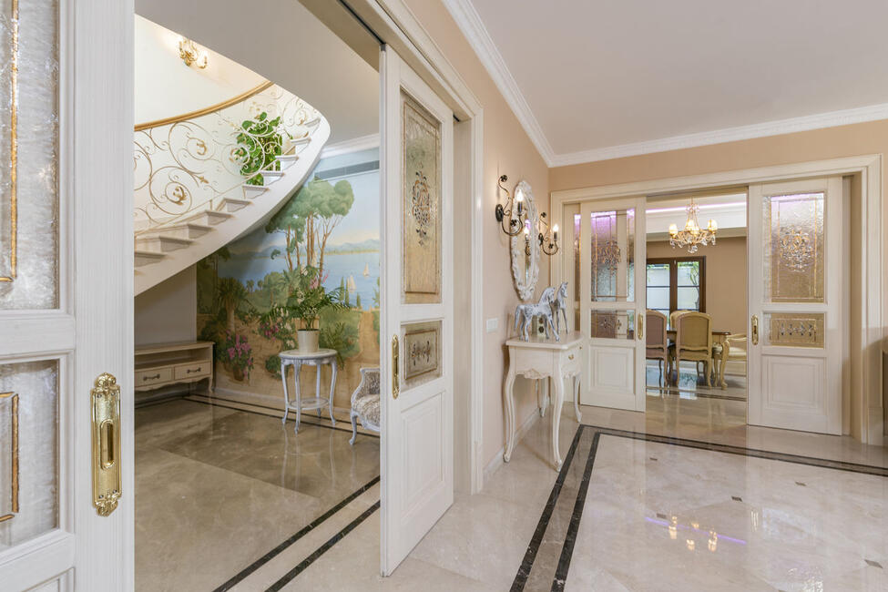 Luxuriöse Villa mit Pool, Meer- und Bergblick, in Strandnähe in Paguera