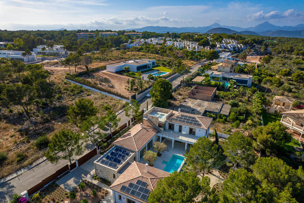 Hübsche Neubau-Villa mit Pool und Teilmeerblick in Sol de Mallorca
