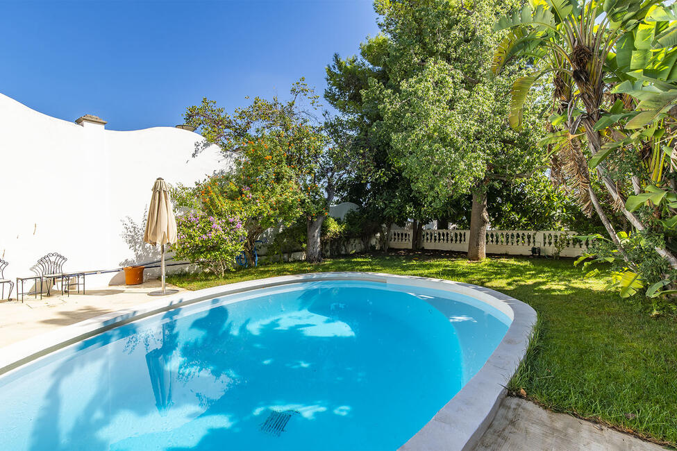 Casa señorial reformada con vistas al mar y piscina a los pies del Castillo de Bellver en Palma