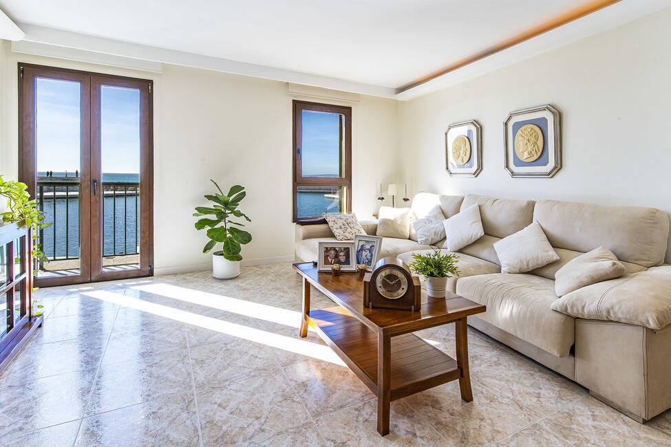 Magnificent penthouse in 1st sea line with spectacular sea views in Portixol