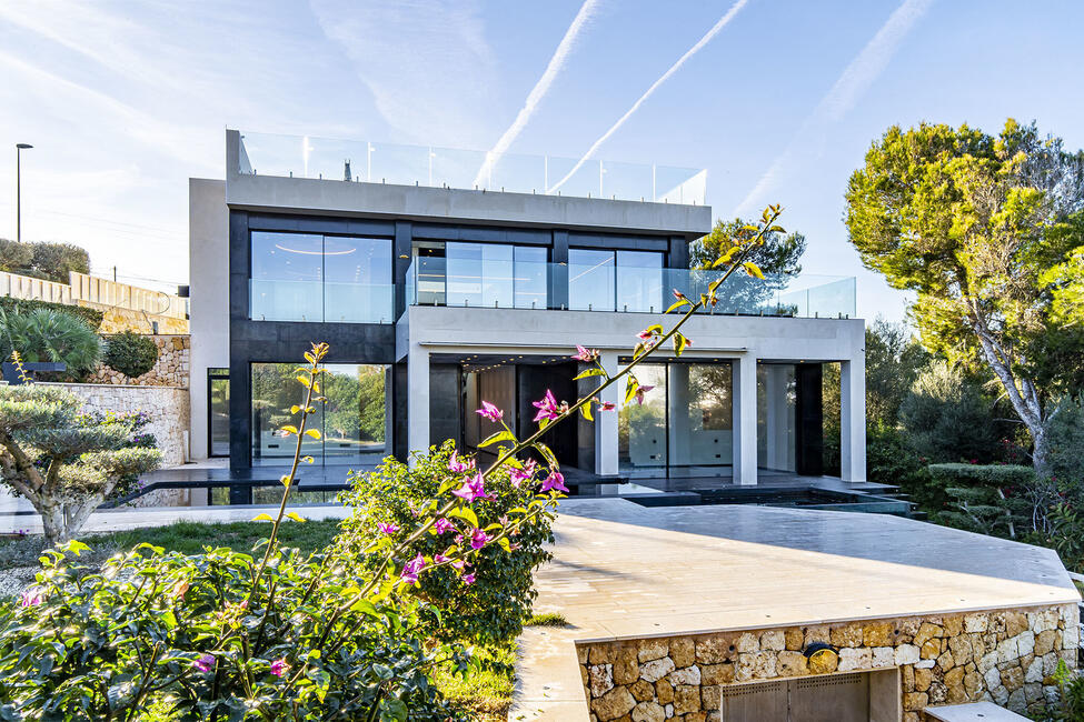 Meerblick Villa mit Pool und direkten Strandzugang in Cala Murada