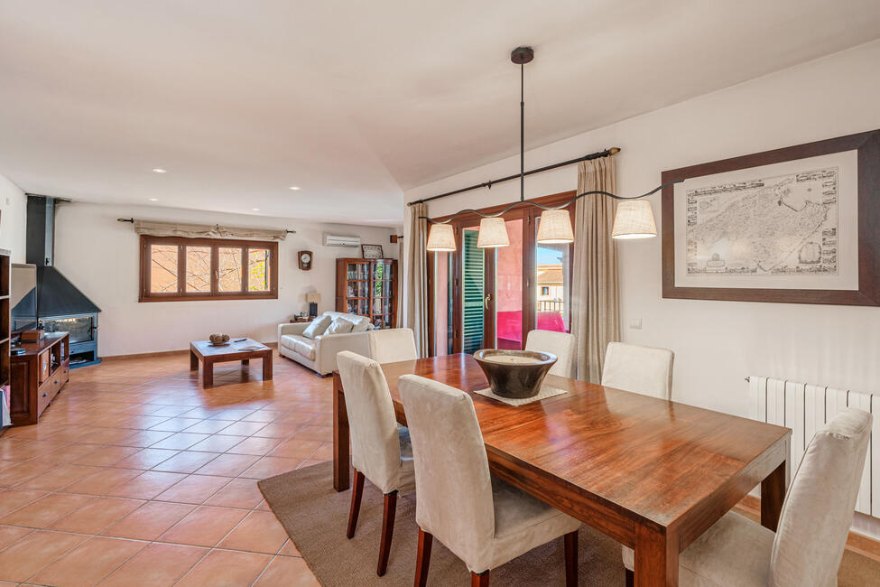 Mediterrane Villa mit Pool und Meerblick in Sa Torre