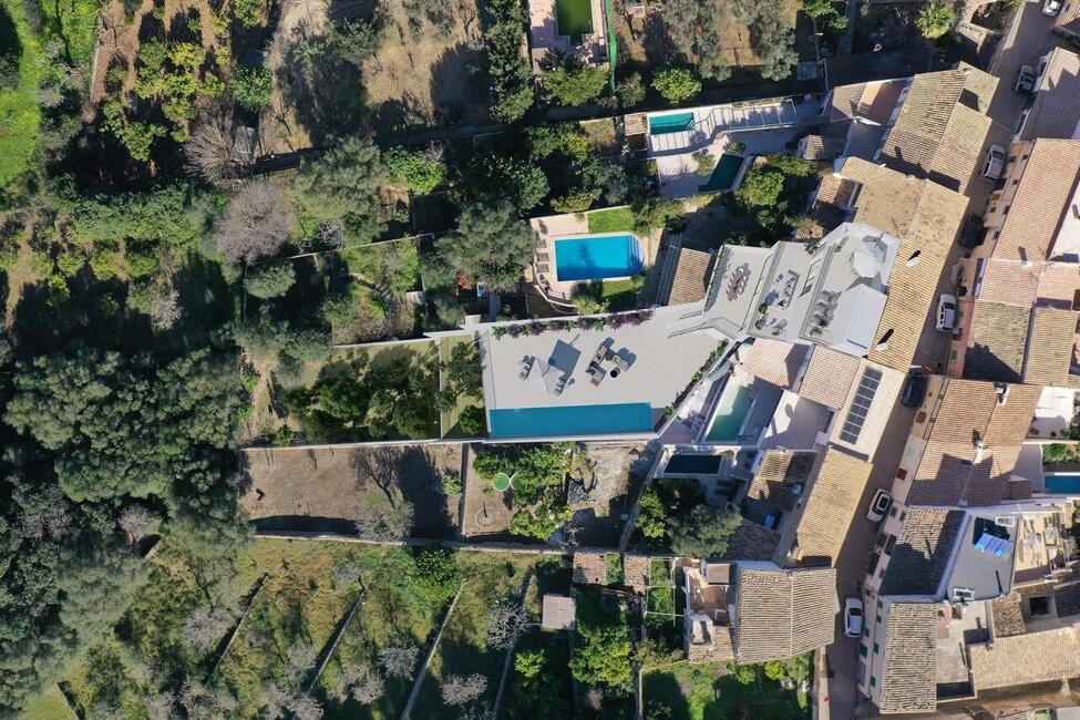 Casa de pueblo de nueva construcción con piscina y vistas a la montaña en Campanet