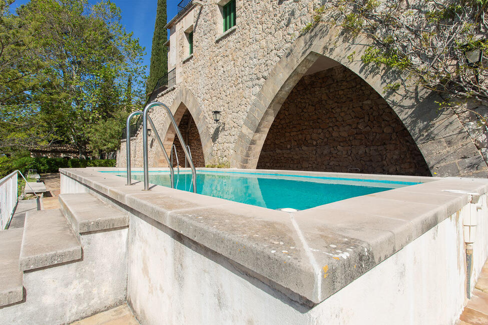 Manor house with vacation license, pool and tennis court in Valldemossa