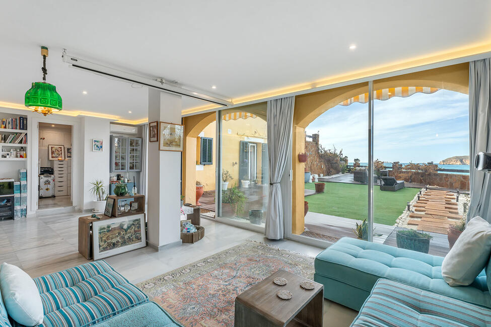 Fabulous ground floor apartment in 1st sea line in Santa Ponsa