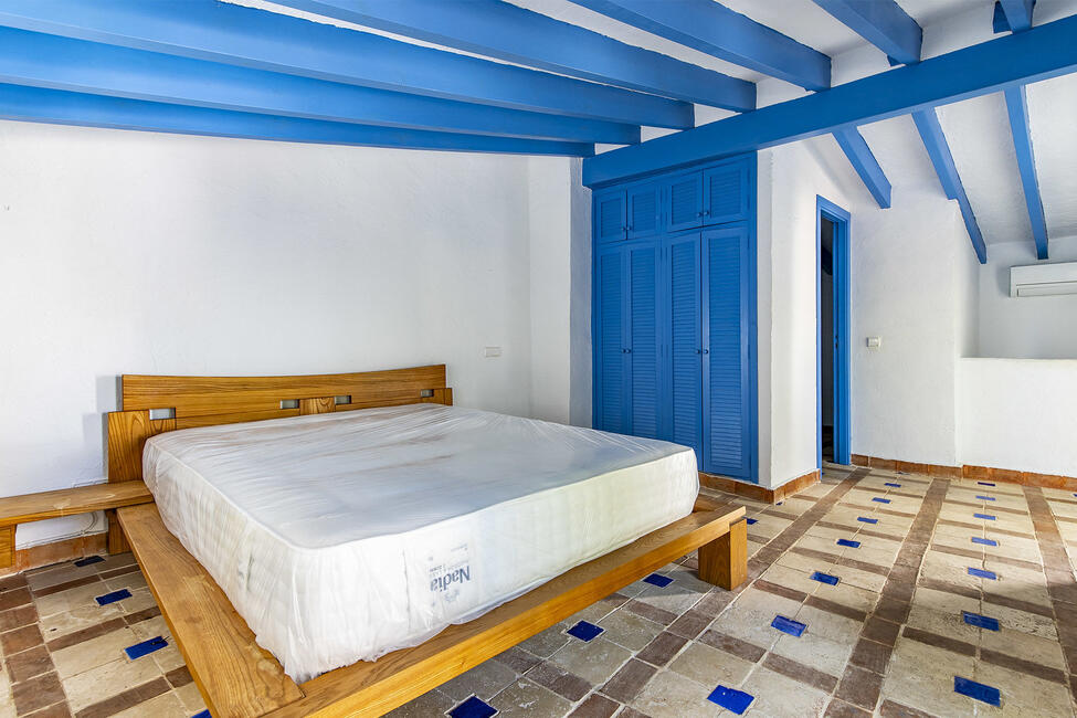 Casa señorial reformada con vistas al mar y piscina a los pies del Castillo de Bellver en Palma