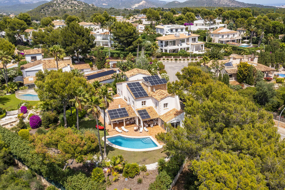 Sonnige Villa mit herrlichem Garten und Pool in Santa Ponsa