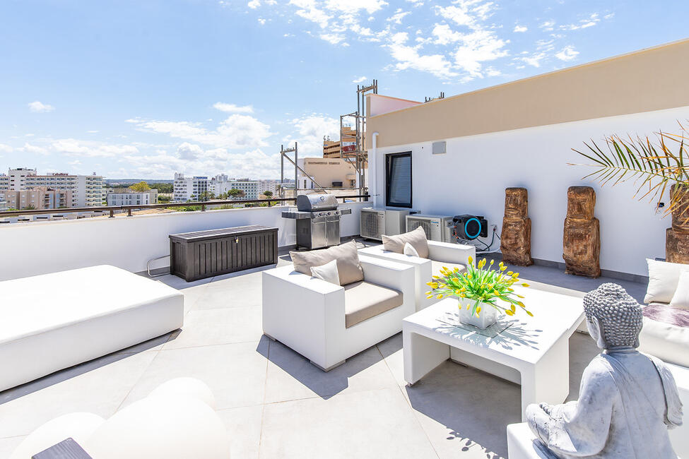 Luxurious penthouse on the seafront with parking space in Playa de Palma