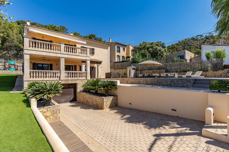 Sonnige und energiesparende Familienvilla mit Pool und Garage in Calvia