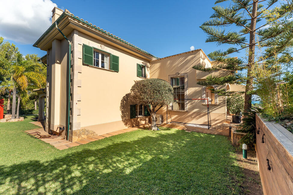 Charmante Villa mit Pool und Teilmeerblick in Strandnähe in Cala Vinyas