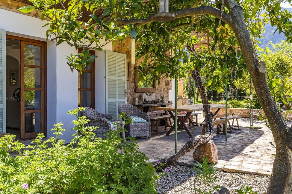 Charming finca with guest house and mountain views near Sóller
