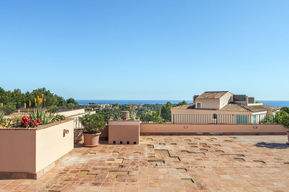 Fantastic penthouse with sea views close to the golf course in Bendinat