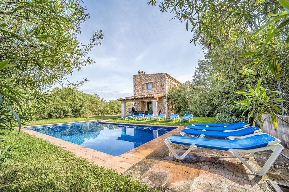 Finca de piedra natural con piscina y licencia de alquiler vacacional en Felanitx