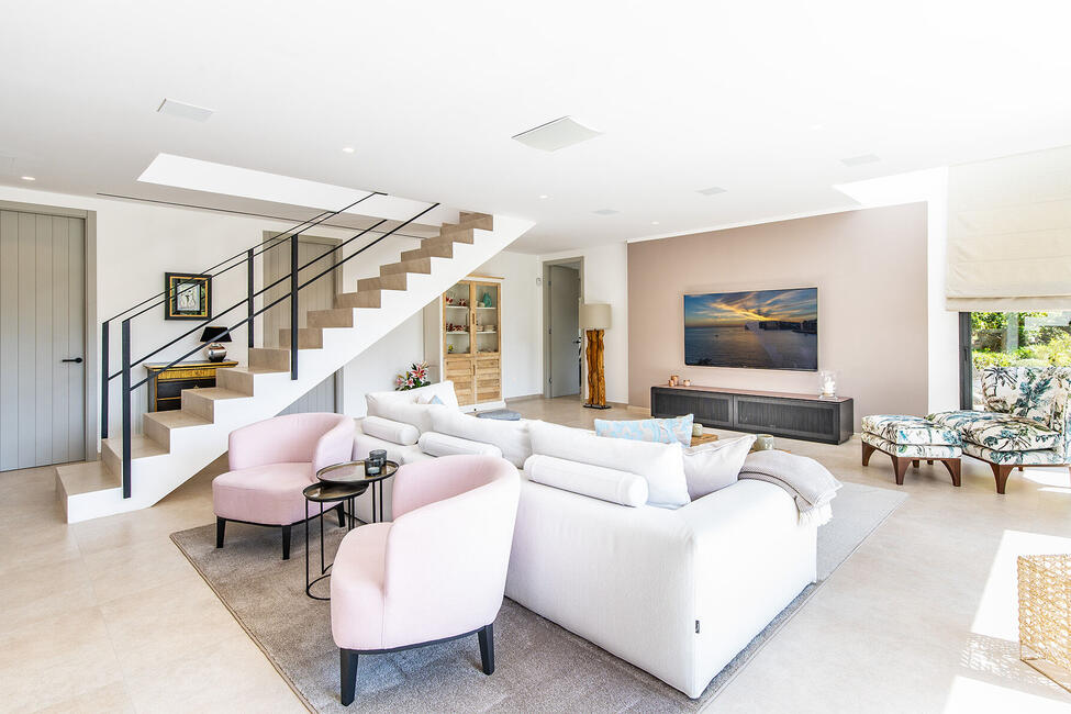 Luxuriöse und lichtdurchflutete Villa in Costa d’en Blanes