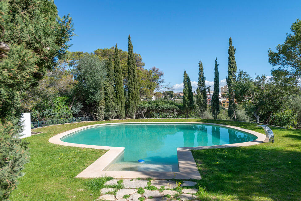 Preciosa casa señorial con piscina rodeada de exuberante naturaleza en Génova