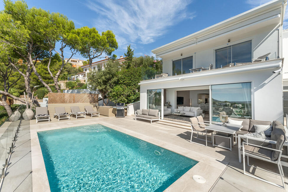 Aufwendig renovierte Villa mit fantastischem Meerblick in Costa d’en Blanes