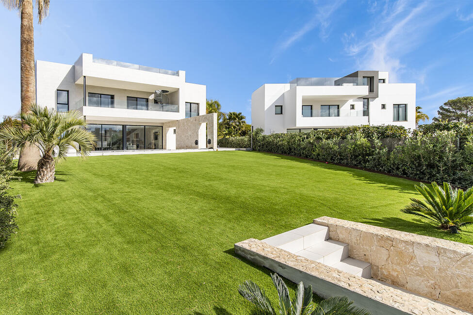 Sensational villa in 1st sea line in Puig de Ros